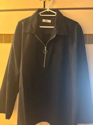 지퍼 달린 블랙 셔츠 한국 패션으로