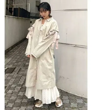 merry jenny 리본 컷 아웃 코트