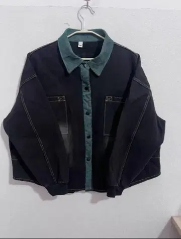 데님풍 자켓 블랙과 그린