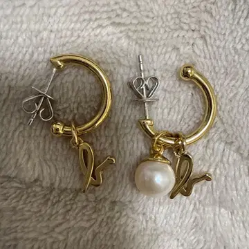 최신 인기 상품! Aqnes b 애니에스비 양쪽 귀걸이 골드 펄 장식!