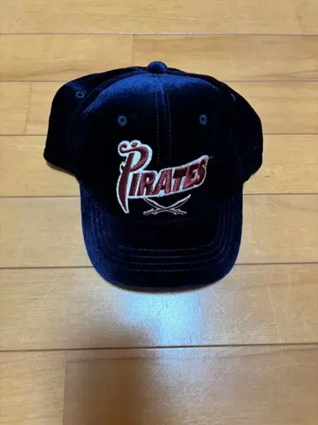 PIRATES 자수 로고 캡