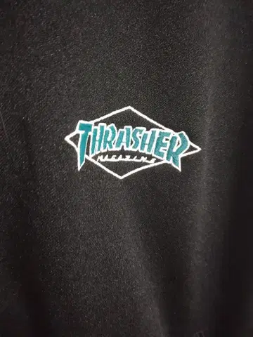 THRASHER 블랙 지퍼 자켓