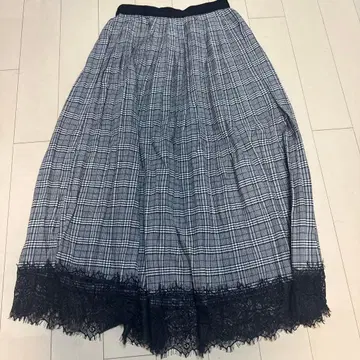 체크 무늬 레이스 밑단 롱 스커트