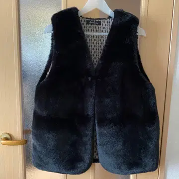 새상품급 앤 코퀸 에코 퍼 베스트 L 사이즈 블랙