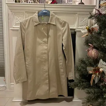 theory 베이지 트렌치코트 라펠 칼라