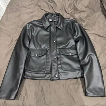 ZARA 블랙 가죽 자켓 M 사이즈
