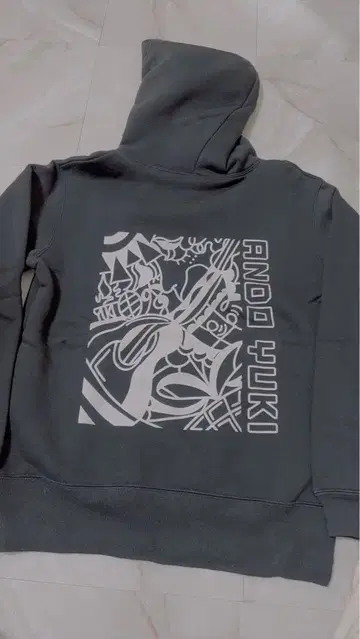 안도 유키 후드티