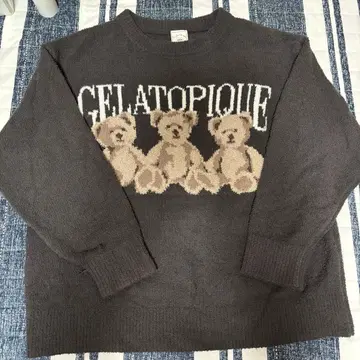 젤라피케 베어 모티브 풀오버