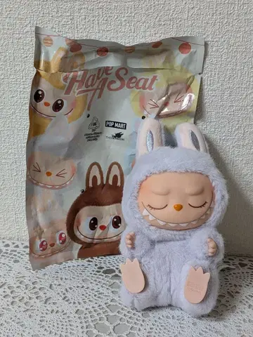 POP MART Have a Seat 러브브 ZIZI