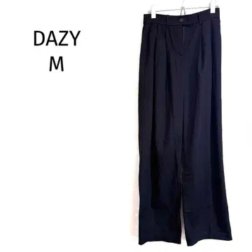 데이지 와이드 팬츠 블랙 턱 입은 깔끔한 센터 프레스풍