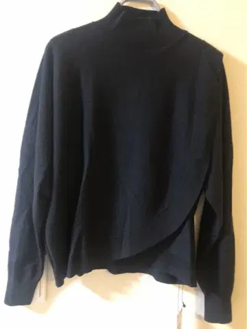 야마다야 그랜드 테이블 프론트 크로스 하이넥 디자인 니트 블랙