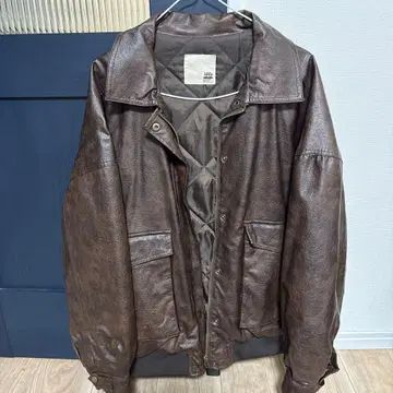 JaVa. 브라운 레더 봄버 자켓