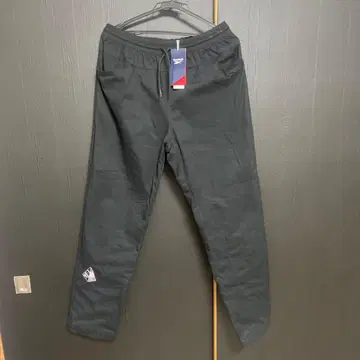 Reebok 블랙 컬러 슬랙스