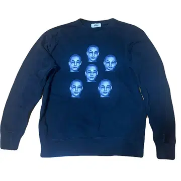 ARAKI 얼굴 프린트 맨투맨 네이비