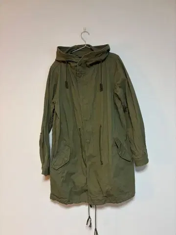 후드 부착 올리브색 밀리터리 자켓