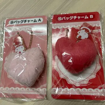 당일 발송 산리오 헬로키티 하트형 백참 2색 세트