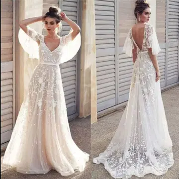 플라워 자수가 있는 웨딩 드레스