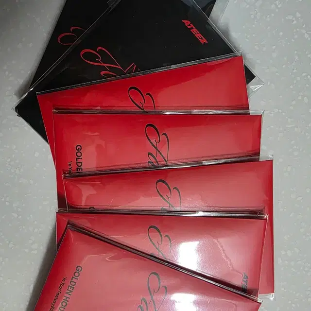 에이티즈 골든아워3 인유판 포카앨범 블랙 & 레드 미개봉