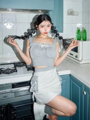 코르셋 후드 맨투맨 상의, 스커트