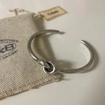 Giles & Brother 매듭 뱅글 팔찌