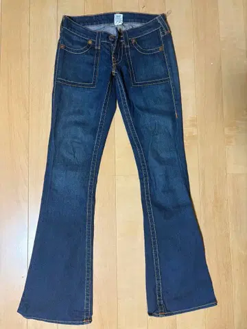 트루 릴리젼 부츠컷 데님
