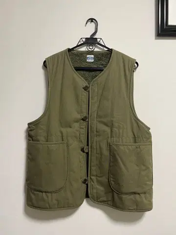 ARMY TWILL 다운 베스트 올리브 색상