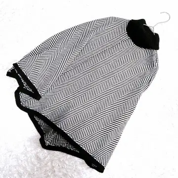 [ INDVI ] 인디비(5) 판초 케이프 코트 셰브론 패턴 화이트 블랙