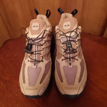 베이지 스니커즈 메쉬 어퍼