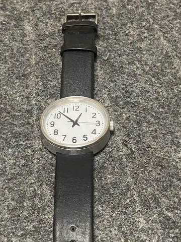 솔라 전원 화이트 다이얼 손목시계