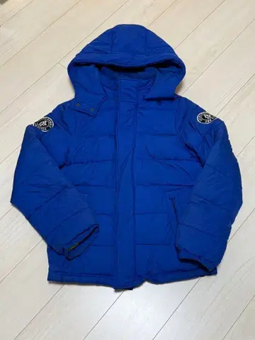 아바클로 다운 자켓 후드 부착 블루 와펜 로고