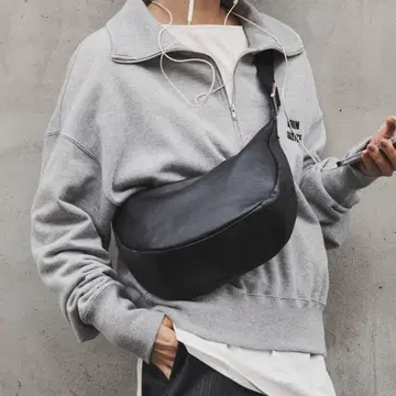 [ 미사용 ] russet 소프트 가죽 라운드 숄더백 블랙