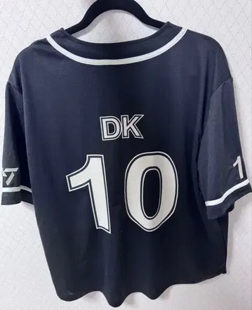 SEVENTEEN RIGHT HERE 세부치 도겸 유니폼