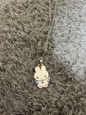 헤린 착용 Sunonerbird angel rabbit necklace