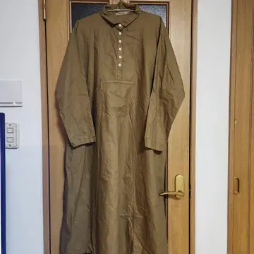 SUN VALLEY 카키 롱 셔츠 원피스
