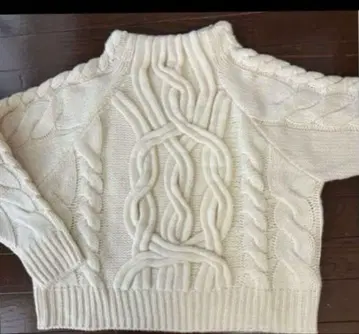 디자인 케이블 보틀넥 니트 화이트 부기우기