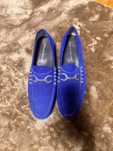 파란색 스웨이드 로퍼