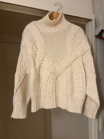ZARA 케이블 짜임 터틀넥 니트 스웨터 S 사이즈