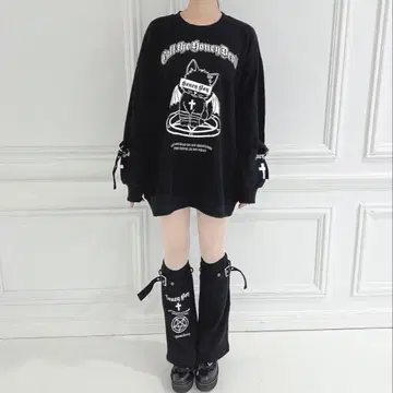 Honey Cinnamon 레그 워머 부착 devil kitten 맨투맨