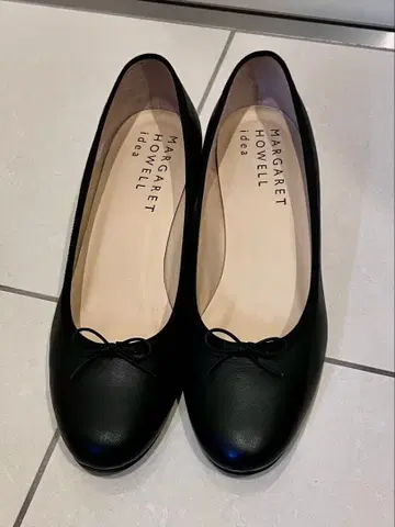 MARGARET HOWELL 블랙 펌프스