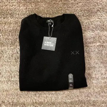 미사용 새상품 정가 12,000엔 KAWS WINTER 블랙 XL