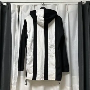 Y-3 블랙 앤 화이트 스트라이프 후드 부착 후드티