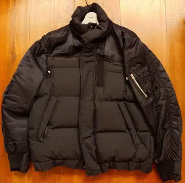 sacai 블랙 다운 자켓