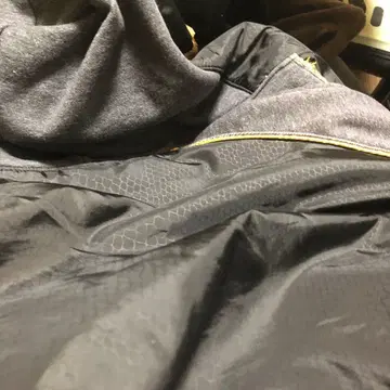 블랙 나일론 자켓 후드 부착