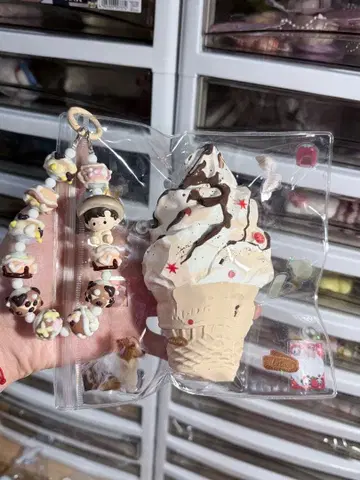 초특대형 아이스크림 초코 소스 스퀴즈