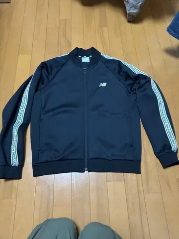 NB Athletics 로고 테이프 트랙 자켓 모델번호: JMJP9260
