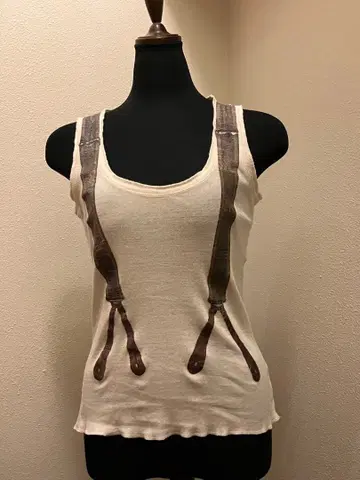 새상품급 가격 인하 쉐어스피릿 서스펜더 디자인 베이지 탱크탑