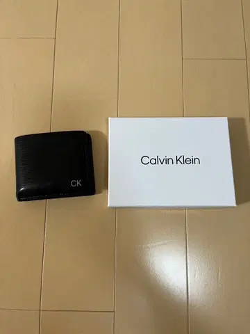 캘빈 클라인 블랙 접이식 지갑 박스 있음