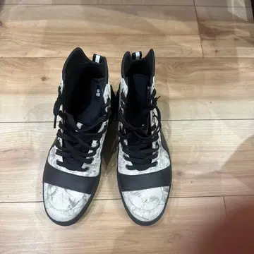 PUMA 마블 무늬 하이컷 스니커즈