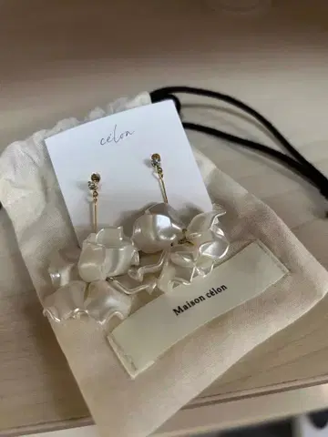 메종 시온 펄톤 플라워 귀걸이