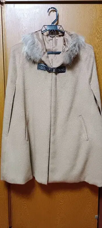 후드 부착 카멜 망토 코트